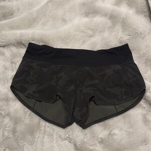 Women's Lululemon Speed Up Camouflage Shorts (Green/black) size 8